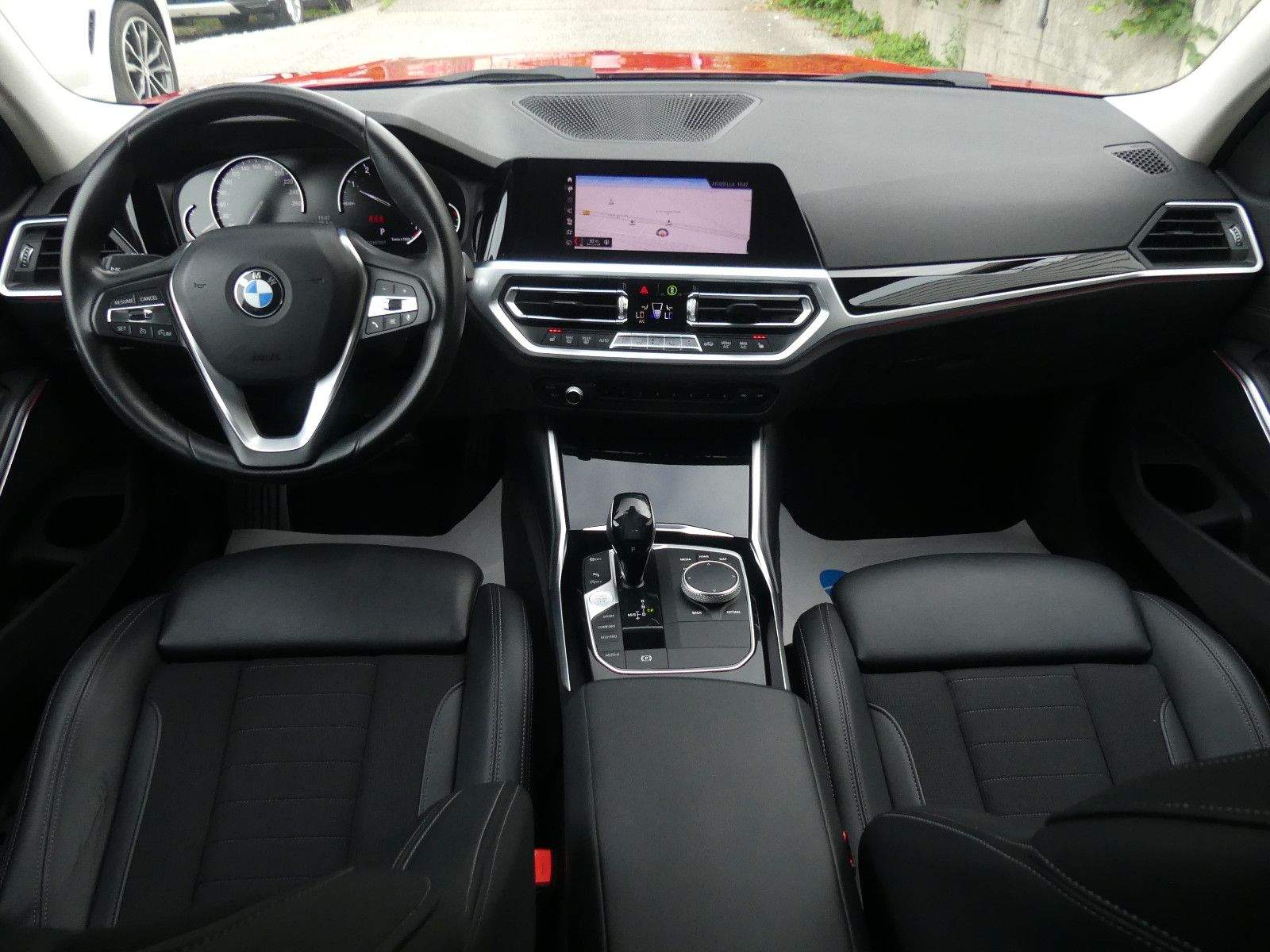 BMW 320i Sport Line LED PDC Navi CarPlay LCP 3-Klima