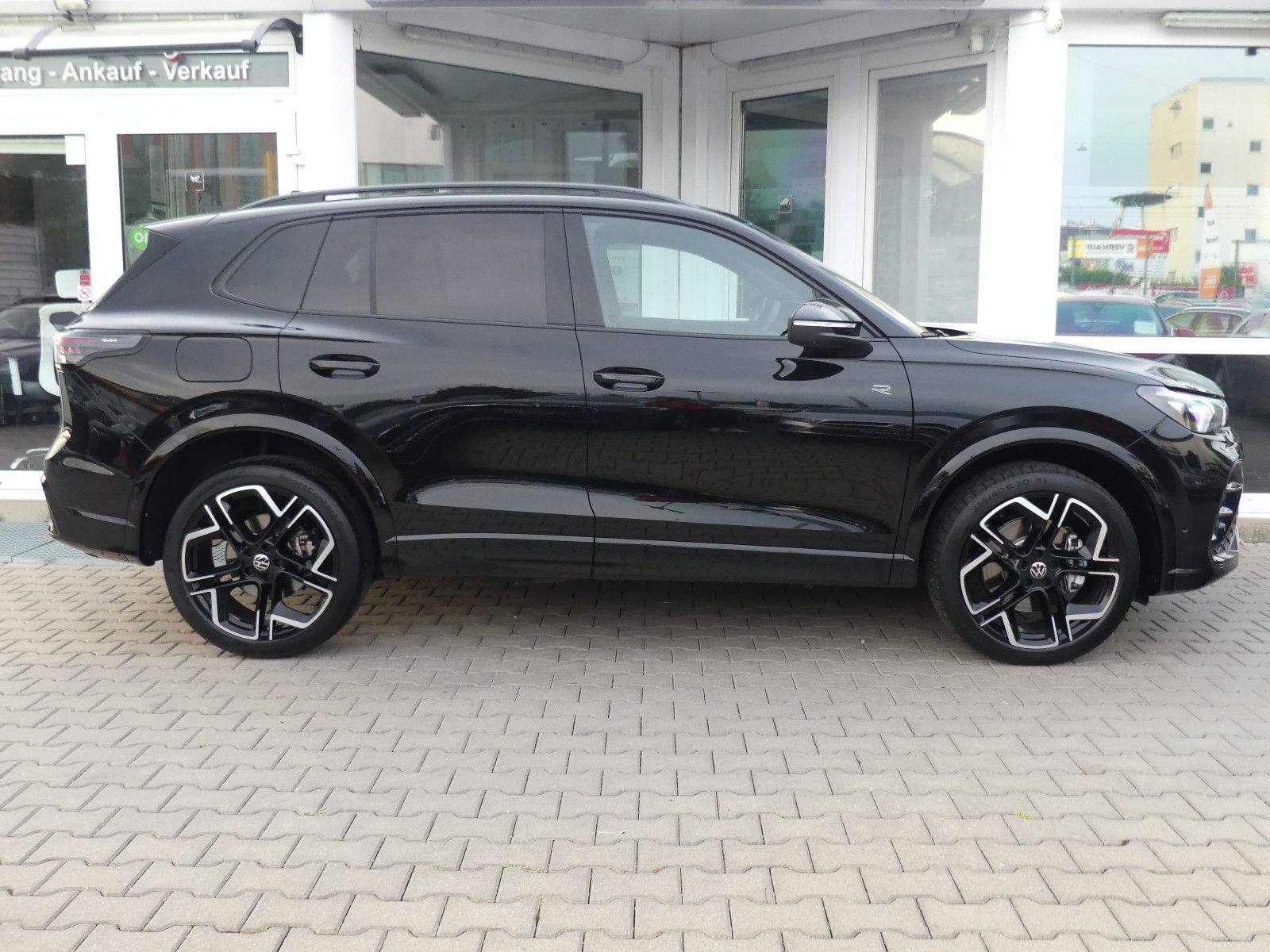 VW Tiguan 4M R-Line Pano HUD AHK H&K STANDH AHK 20"