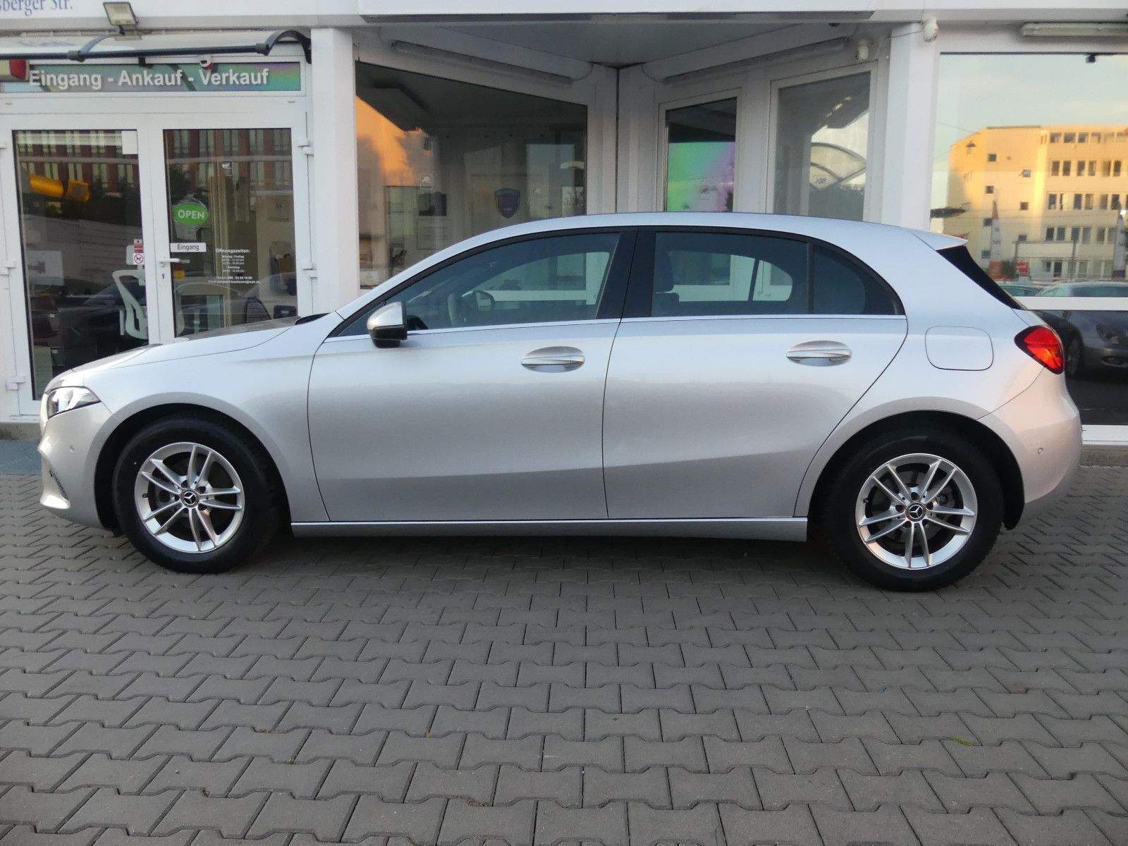 MERCEDES-BENZ A 180d Navi Kamera Temp. Aut.
