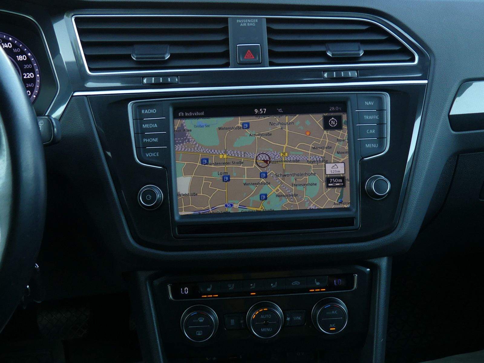 VW Tiguan Highl Offr 4M LED ACC HUD AHK Pano Standh