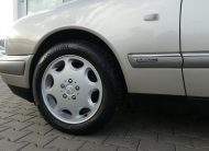MERCEDES-BENZ E 320 Limousine Automatik Elegance Xenon