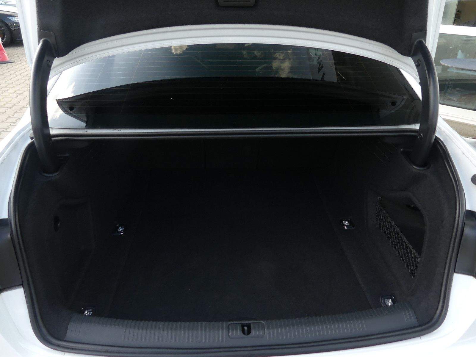 AUDI A4 Lim. 40 TFSI S-Line Sport LED ACC 360° Navi