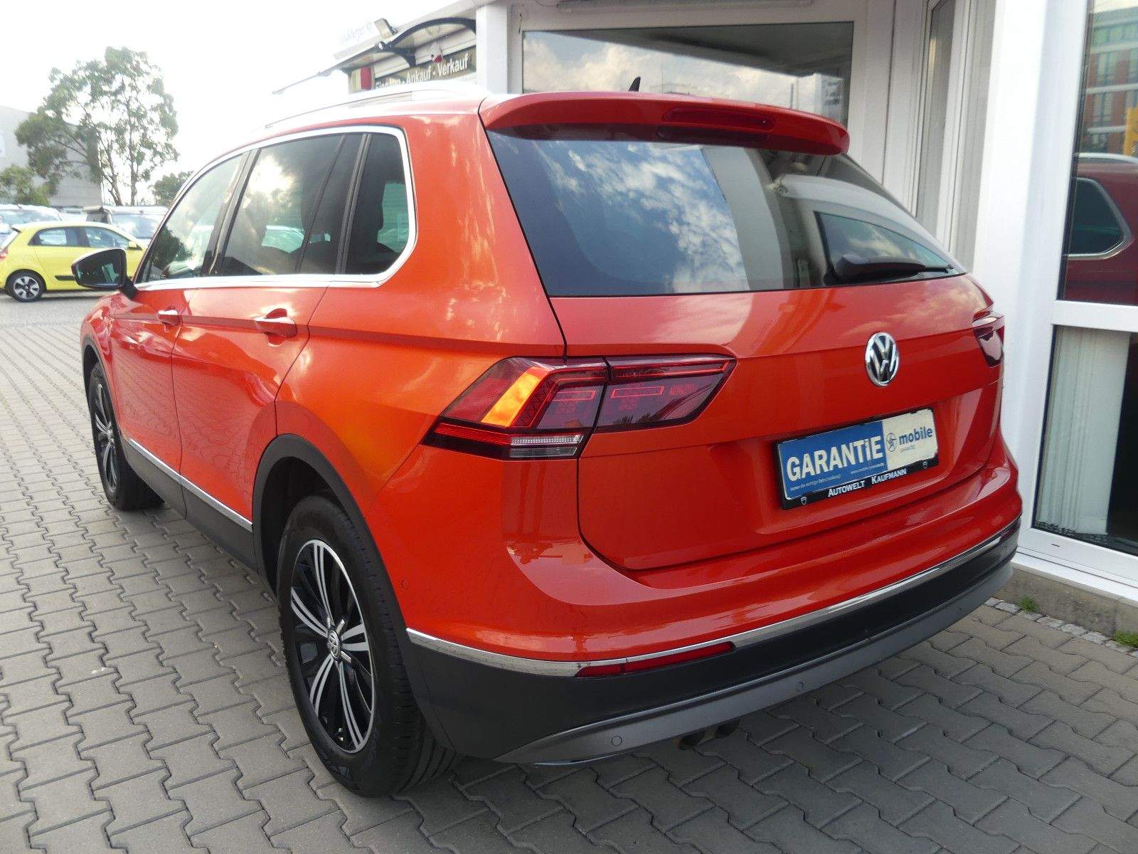 VW Tiguan Highl Offr 4M LED ACC HUD AHK Pano Standh