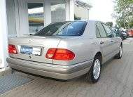 MERCEDES-BENZ E 320 Limousine Automatik Elegance Xenon