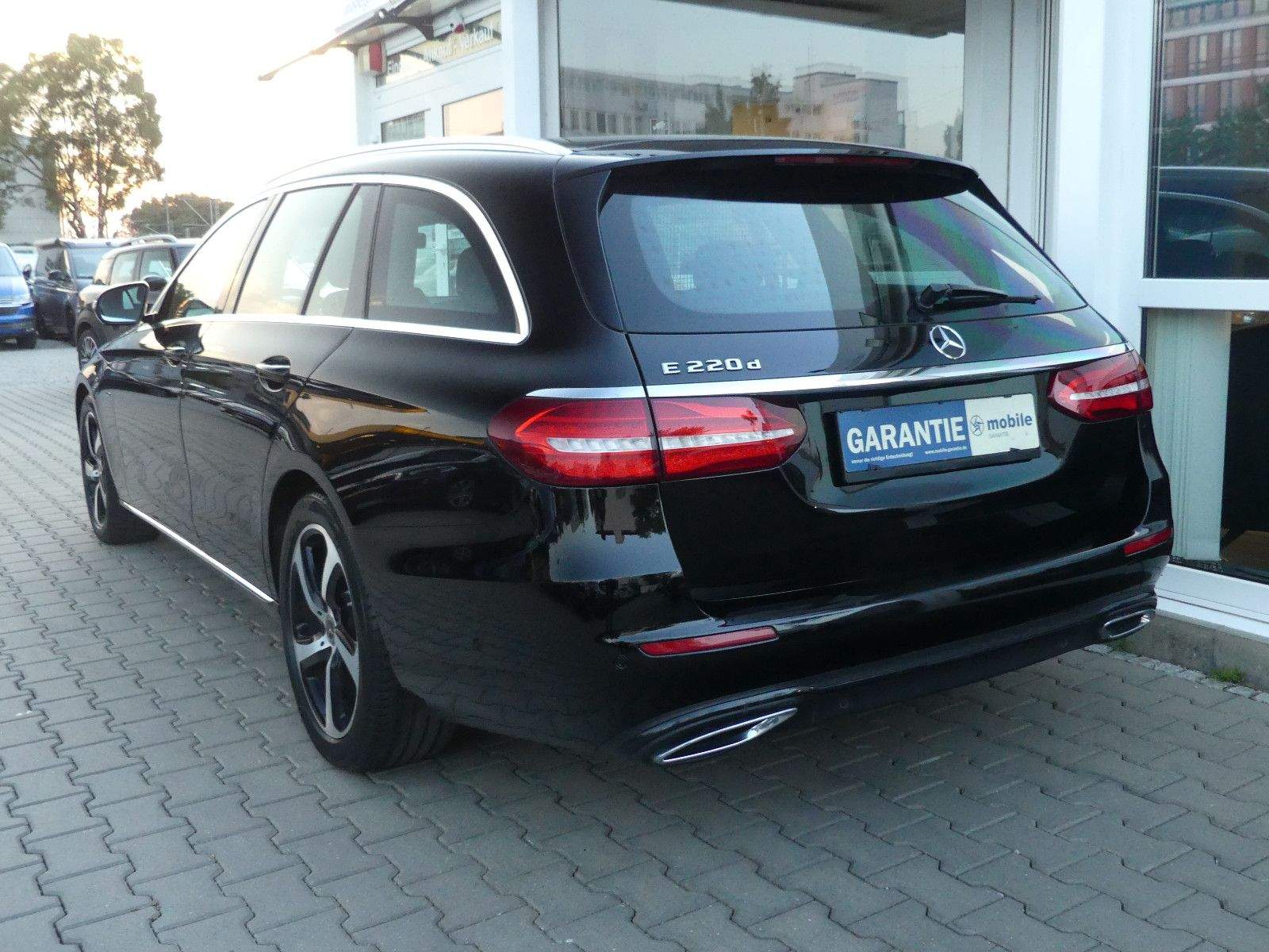 MERCEDES-BENZ E 220D Avantgarde Sport Style LED Kam. Navi.