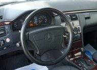 MERCEDES-BENZ E 320 Limousine Automatik Elegance Xenon
