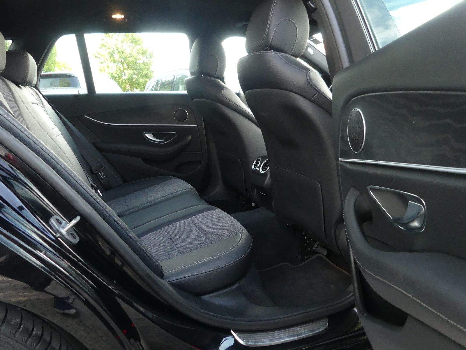 MERCEDES-BENZ E 220D Avantgarde Sport Style LED Kam. Navi.