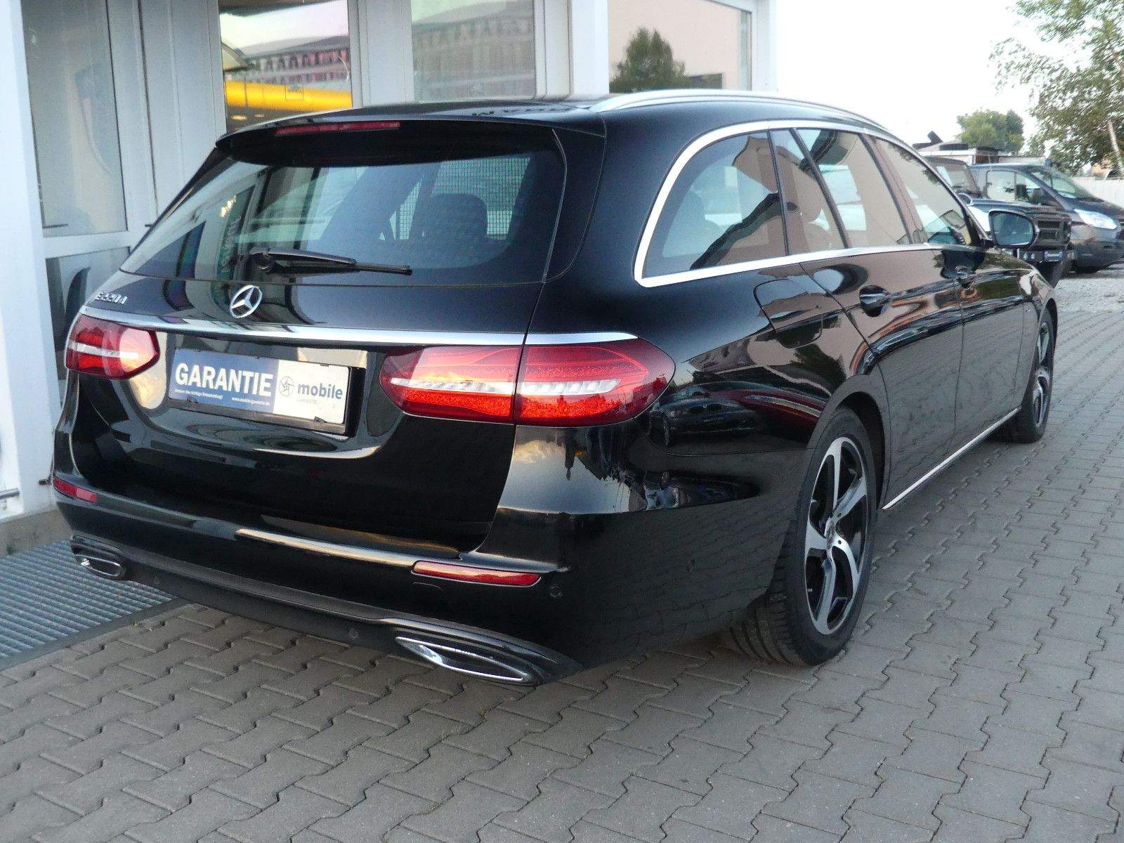 MERCEDES-BENZ E 220D Avantgarde Sport Style LED Kam. Navi.