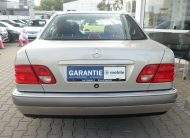 MERCEDES-BENZ E 320 Limousine Automatik Elegance Xenon