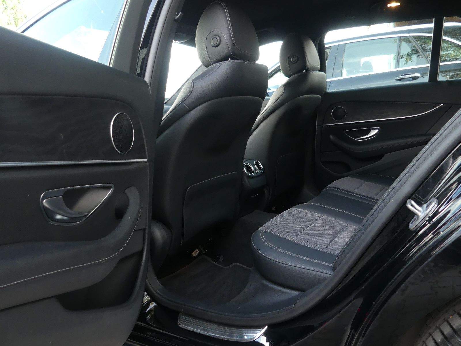 MERCEDES-BENZ E 220D Avantgarde Sport Style LED Kam. Navi.