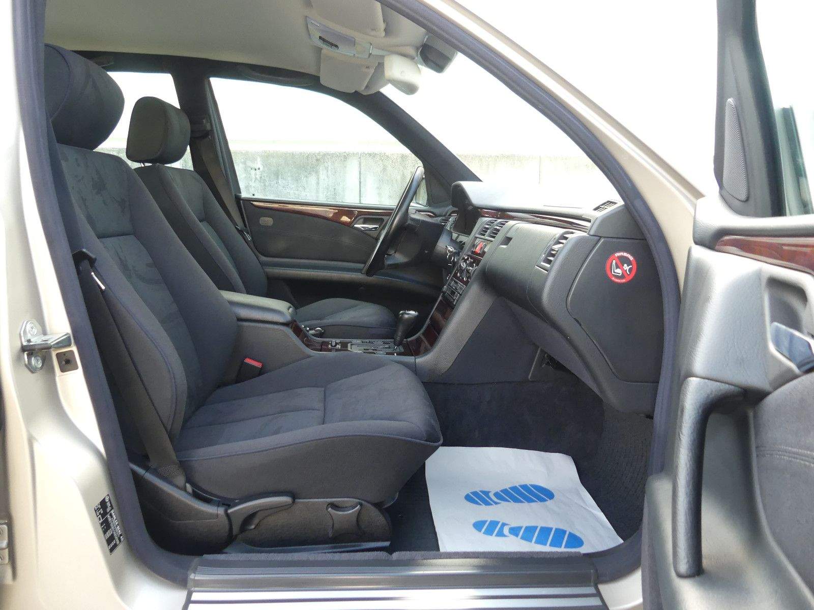 MERCEDES-BENZ E 320 Limousine Automatik Elegance Xenon