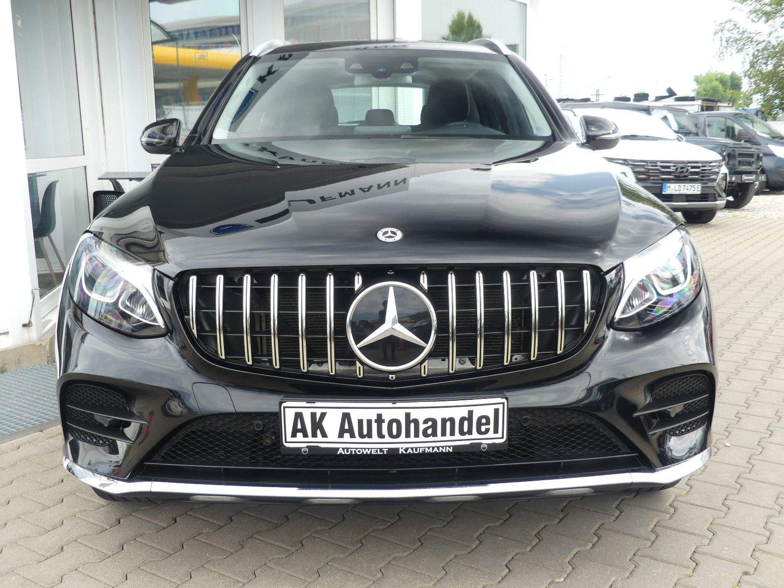 MERCEDES-BENZ GLC 350e 4Matic AMG LED ACC PDC AHK Volleder