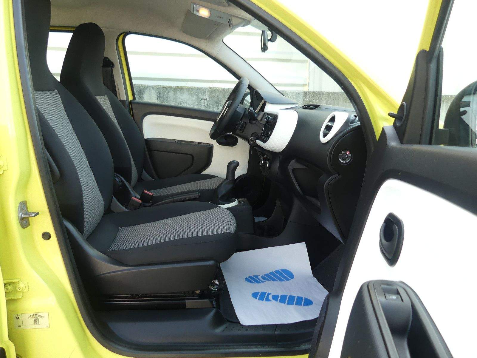 RENAULT Twingo Expression Klima LED DAB Bluetooth Isofix