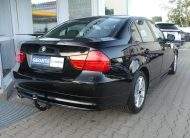 BMW 320i Lim. Automatik PDC AHK Leder Temp Wenig Km