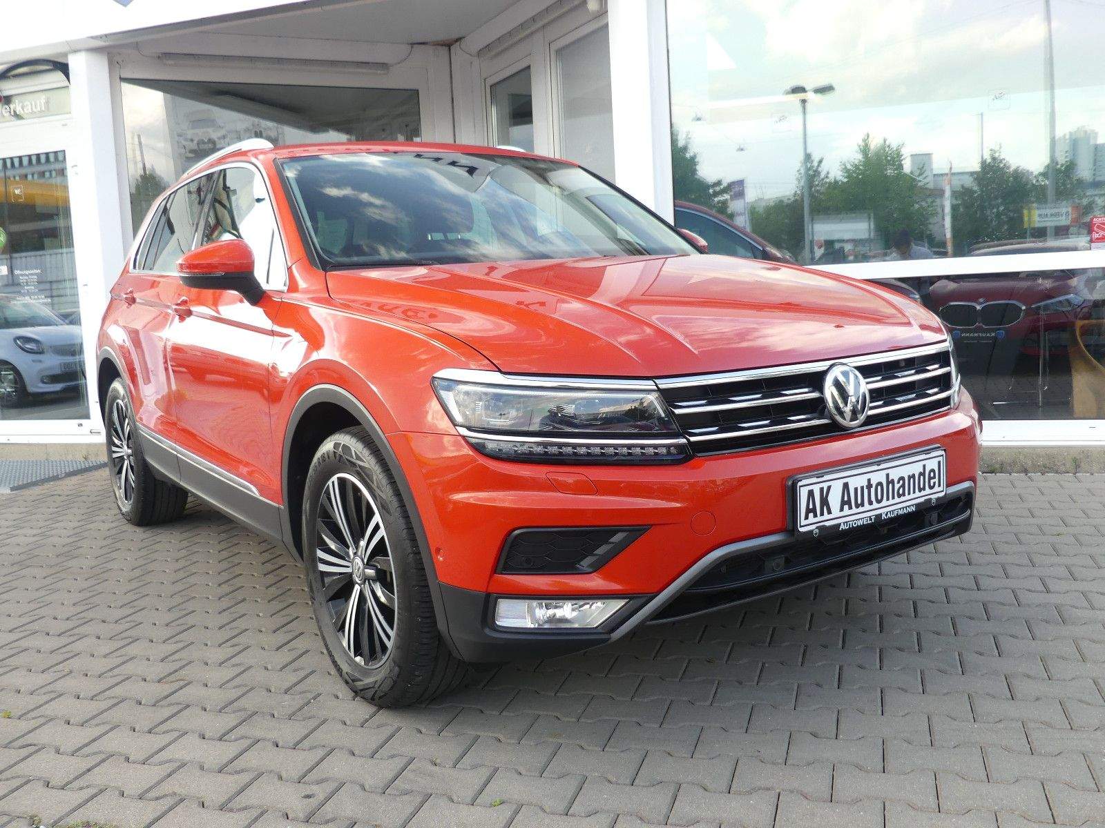 VW Tiguan Highl Offr 4M LED ACC HUD AHK Pano Standh