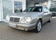 MERCEDES-BENZ E 320 Limousine Automatik Elegance Xenon