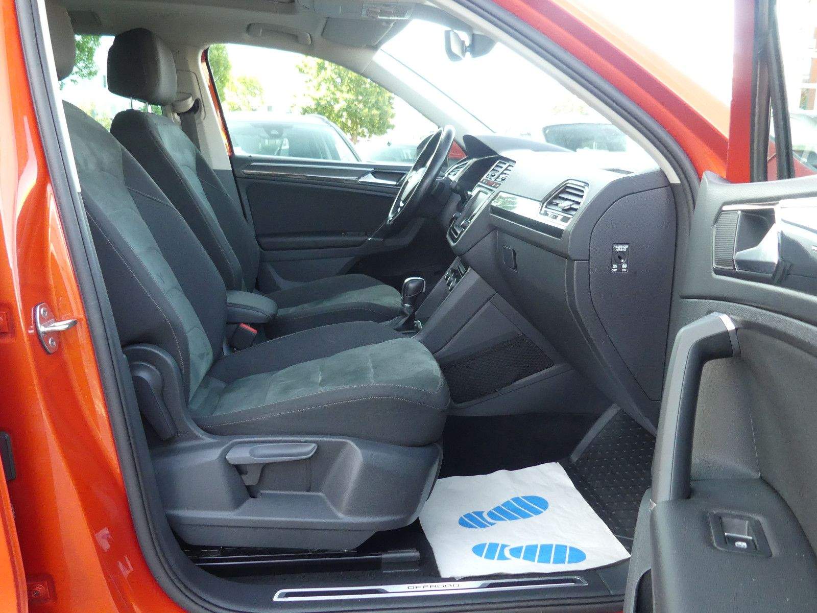 VW Tiguan Highl Offr 4M LED ACC HUD AHK Pano Standh