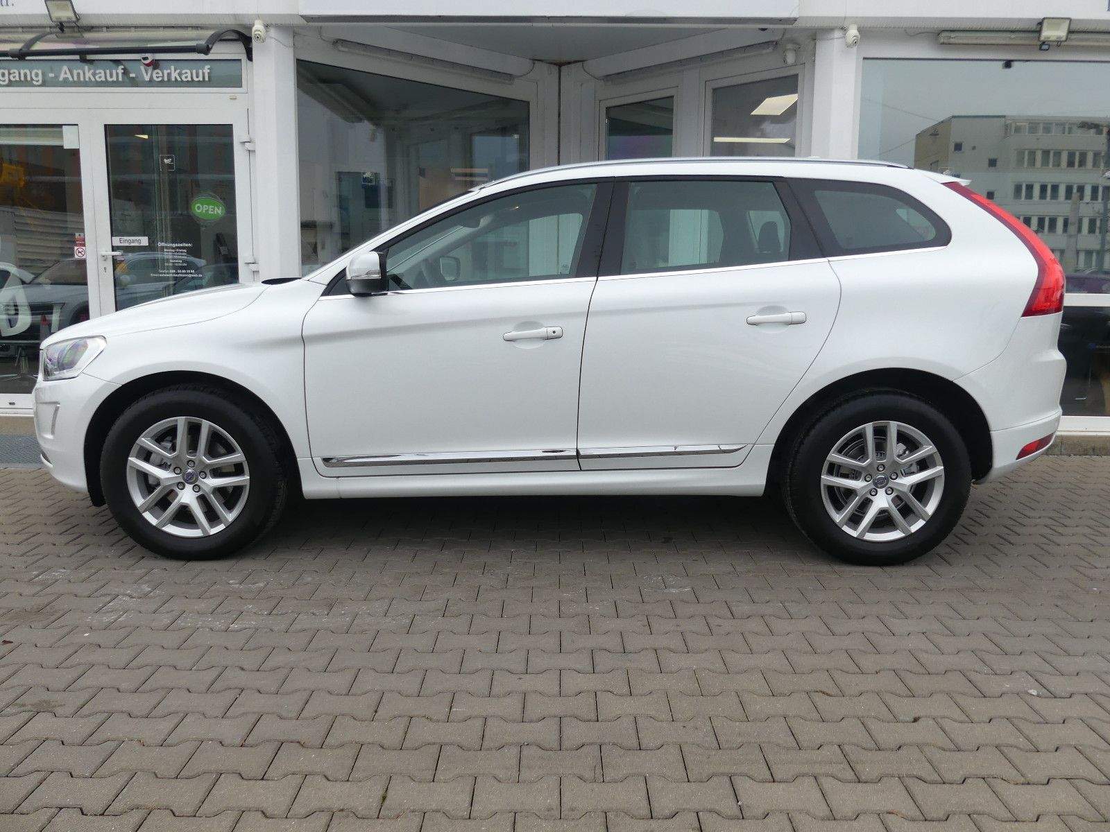 VOLVO XC60 Summum Aut. AWD ACC Kamera Leder H&K Memory
