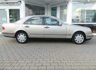 MERCEDES-BENZ E 320 Limousine Automatik Elegance Xenon