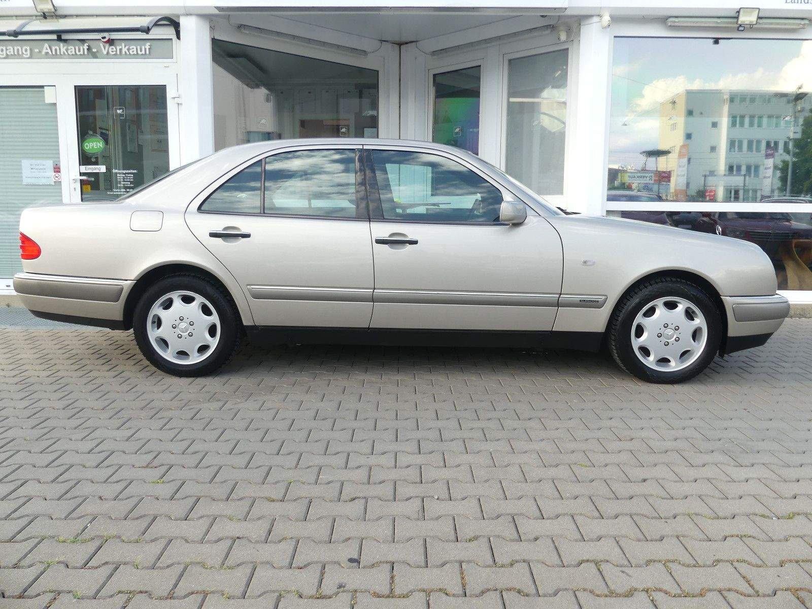 MERCEDES-BENZ E 320 Limousine Automatik Elegance Xenon