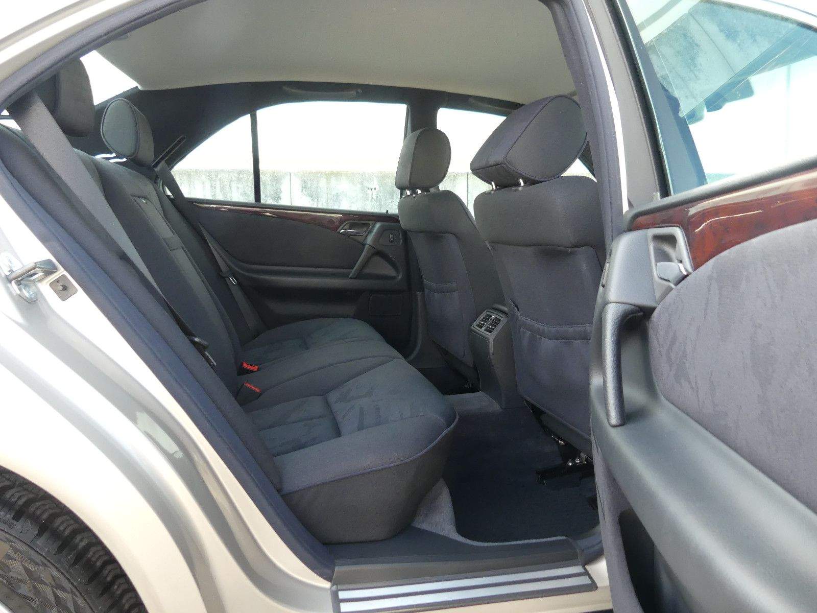 MERCEDES-BENZ E 320 Limousine Automatik Elegance Xenon