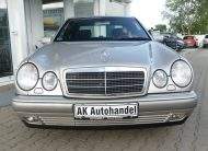 MERCEDES-BENZ E 320 Limousine Automatik Elegance Xenon