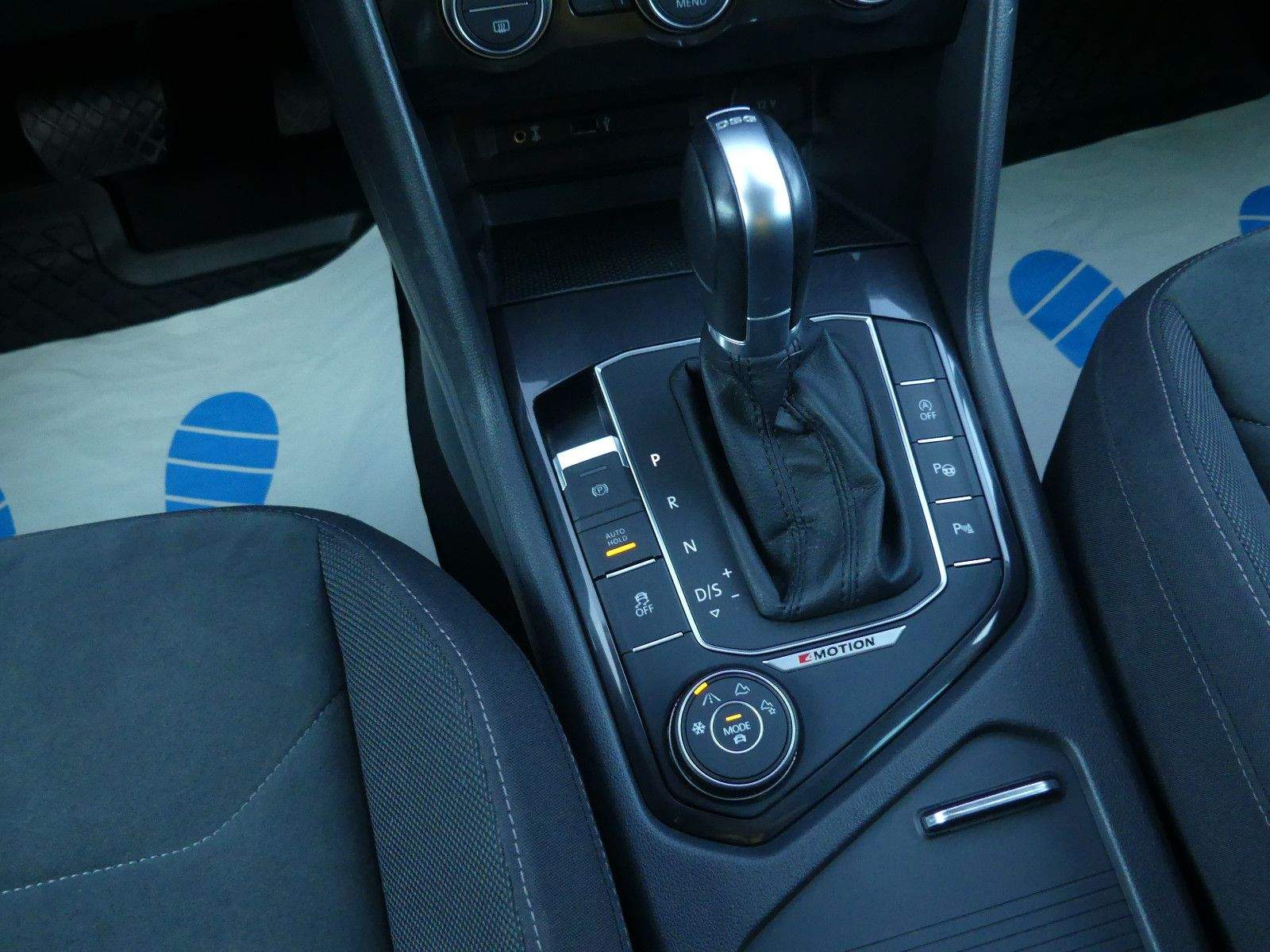 VW Tiguan Highl Offr 4M LED ACC HUD AHK Pano Standh