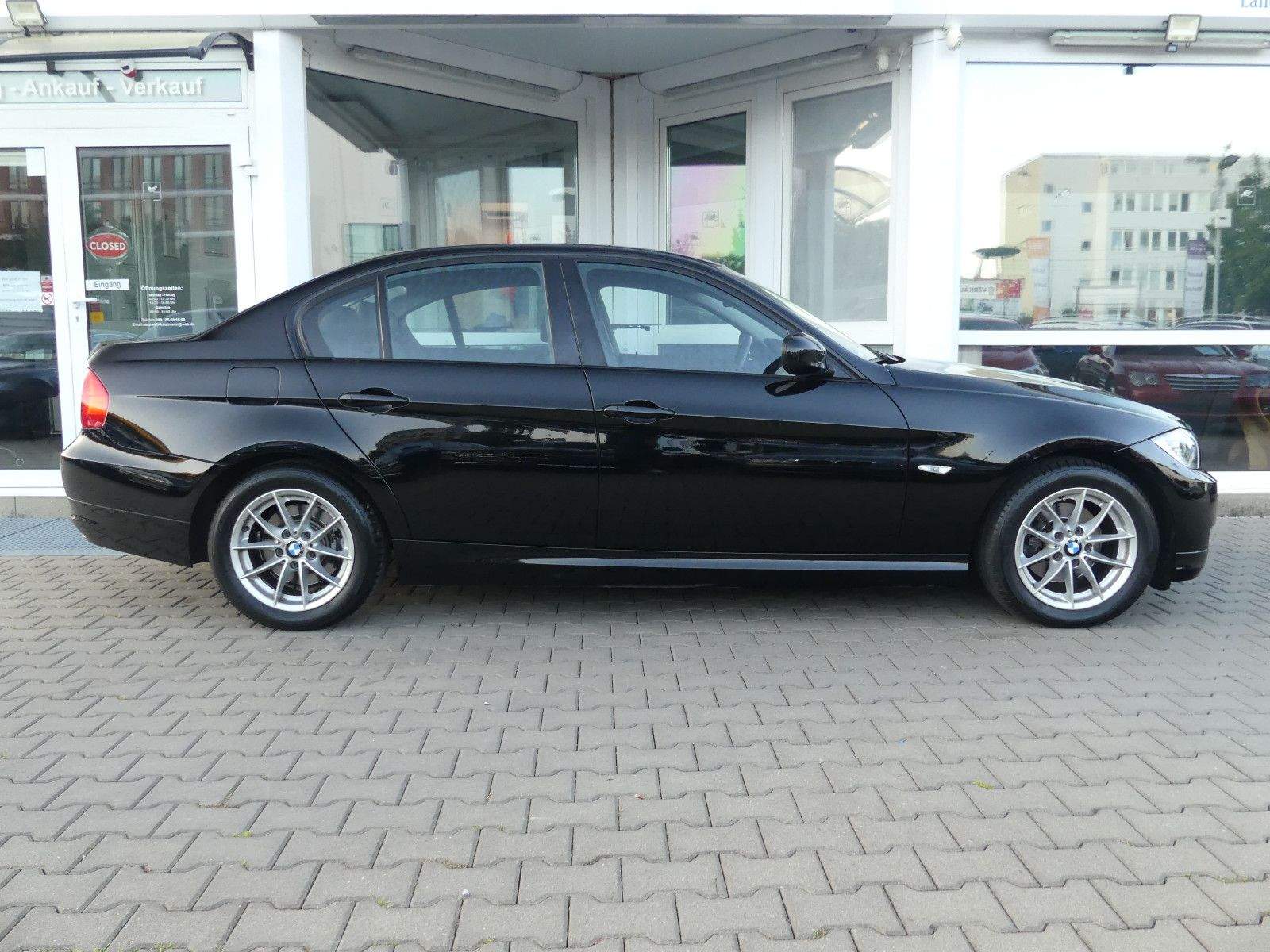 BMW 320i Lim. Automatik PDC AHK Leder Temp Wenig Km