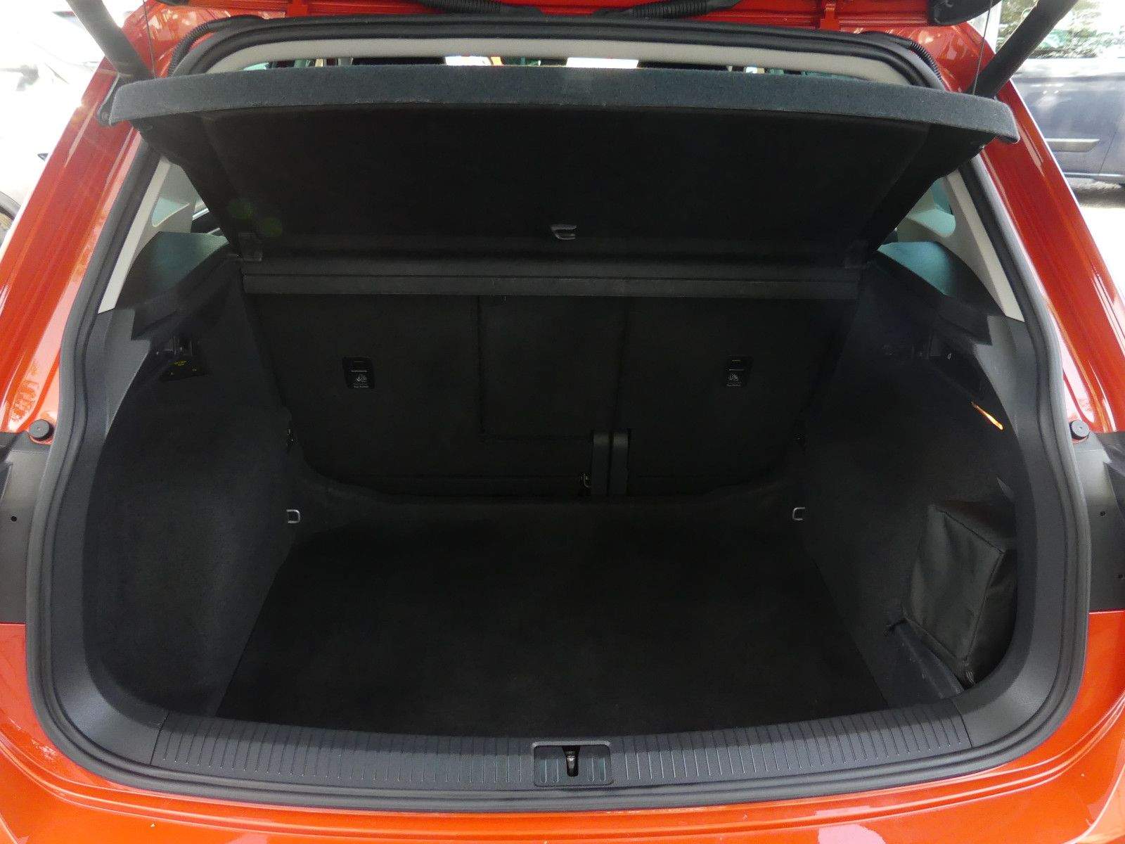 VW Tiguan Highl Offr 4M LED ACC HUD AHK Pano Standh