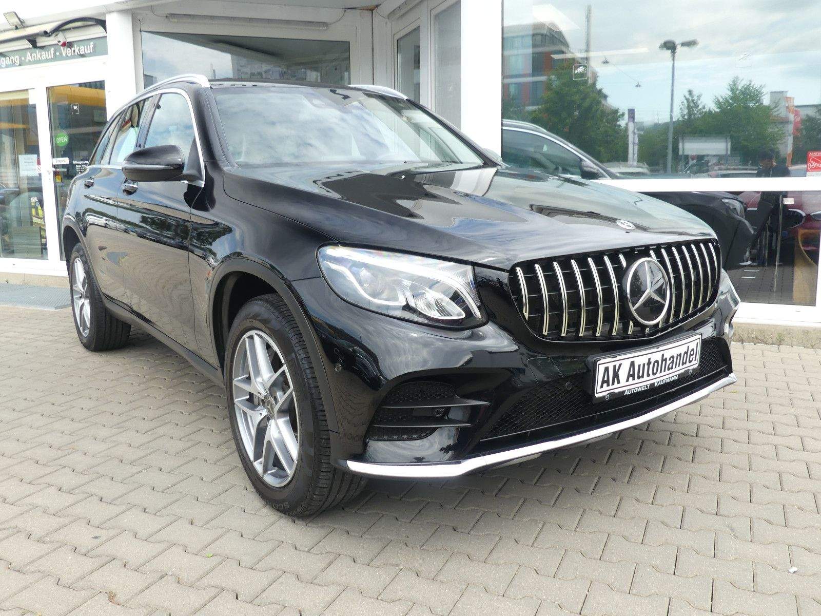 MERCEDES-BENZ GLC 350e 4Matic AMG LED ACC PDC AHK Volleder
