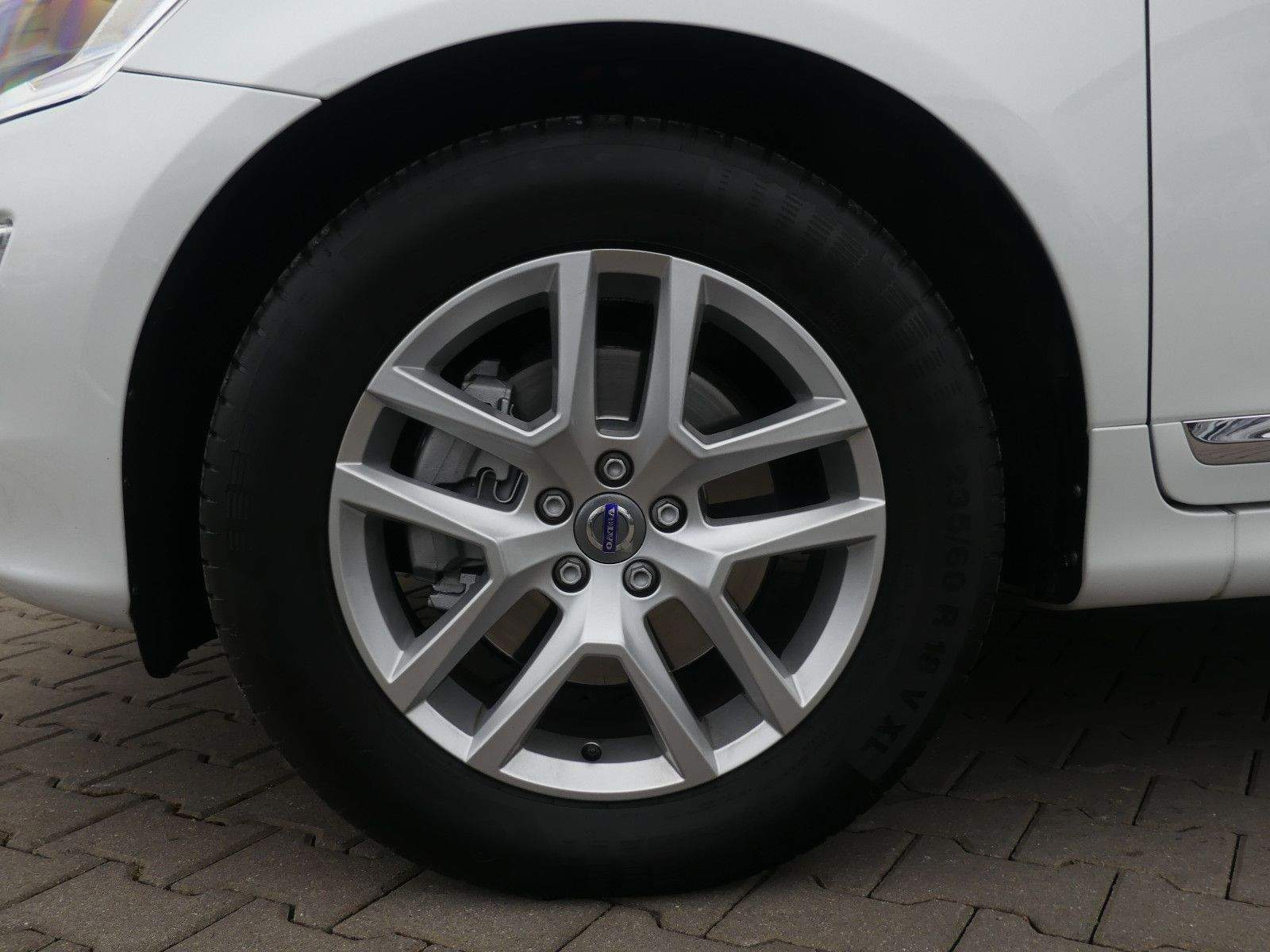 VOLVO XC60 Summum Aut. AWD ACC Kamera Leder H&K Memory