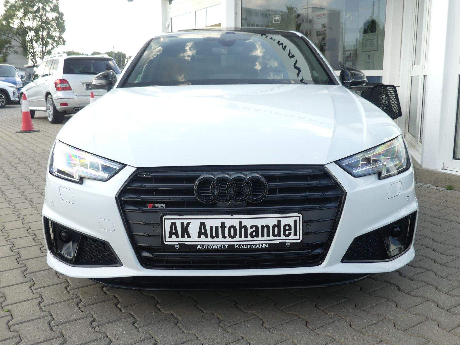 AUDI A4 Lim. 40 TFSI S-Line Sport LED ACC 360° Navi