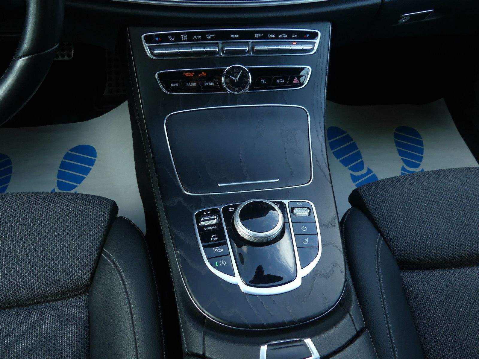 MERCEDES-BENZ E 220D Avantgarde Sport Style LED Kam. Navi.