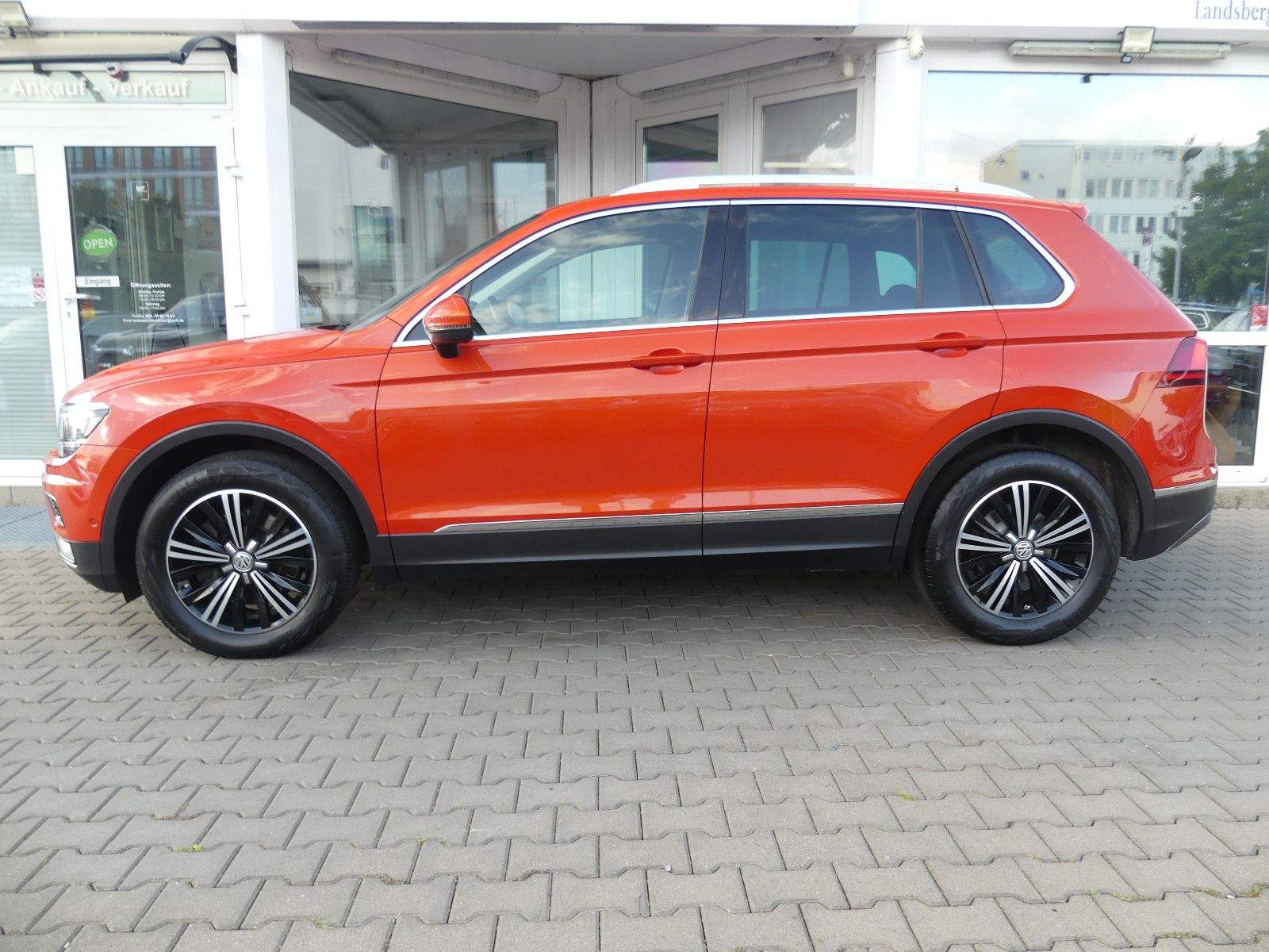 VW Tiguan Highl Offr 4M LED ACC HUD AHK Pano Standh