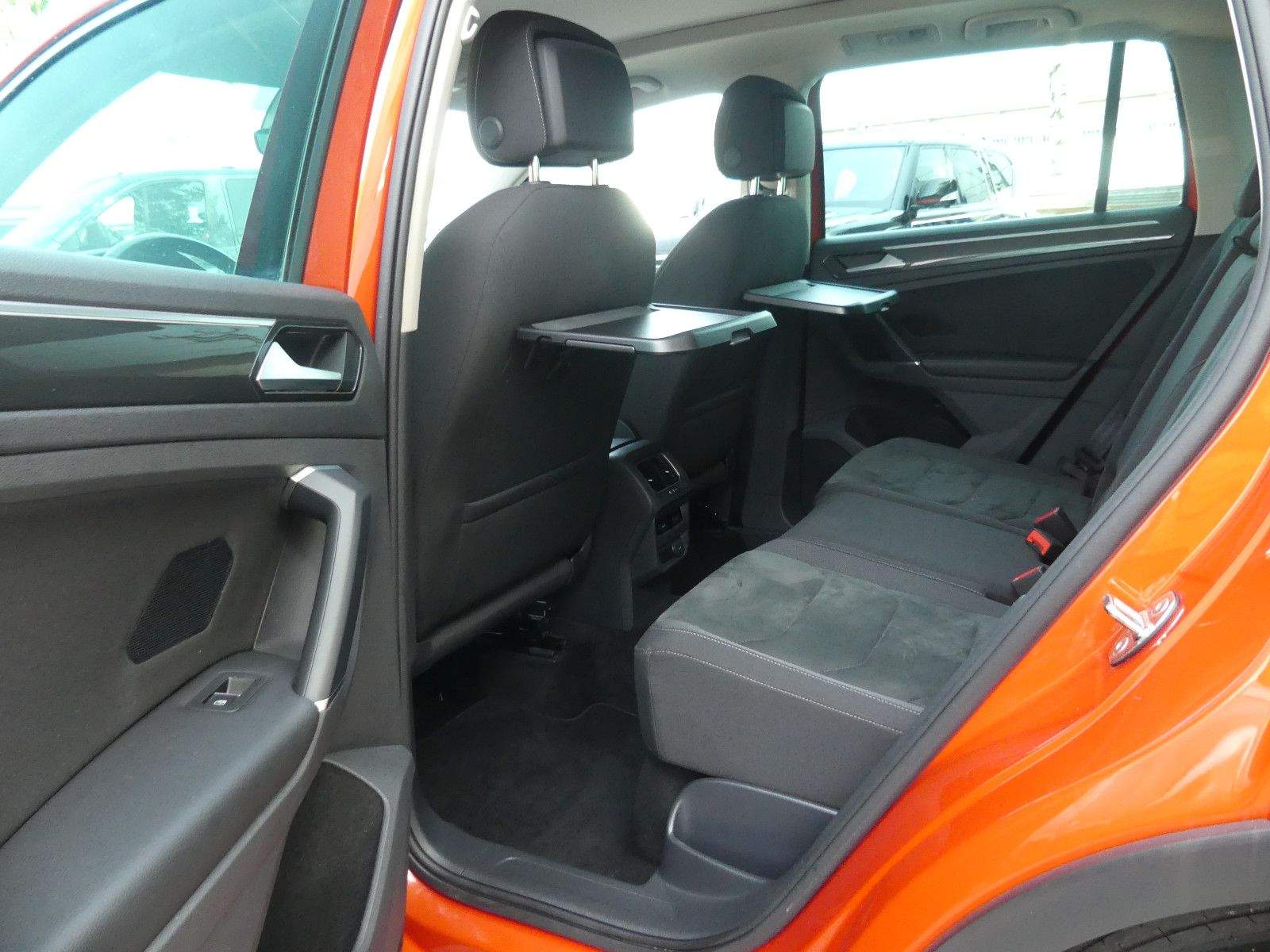VW Tiguan Highl Offr 4M LED ACC HUD AHK Pano Standh