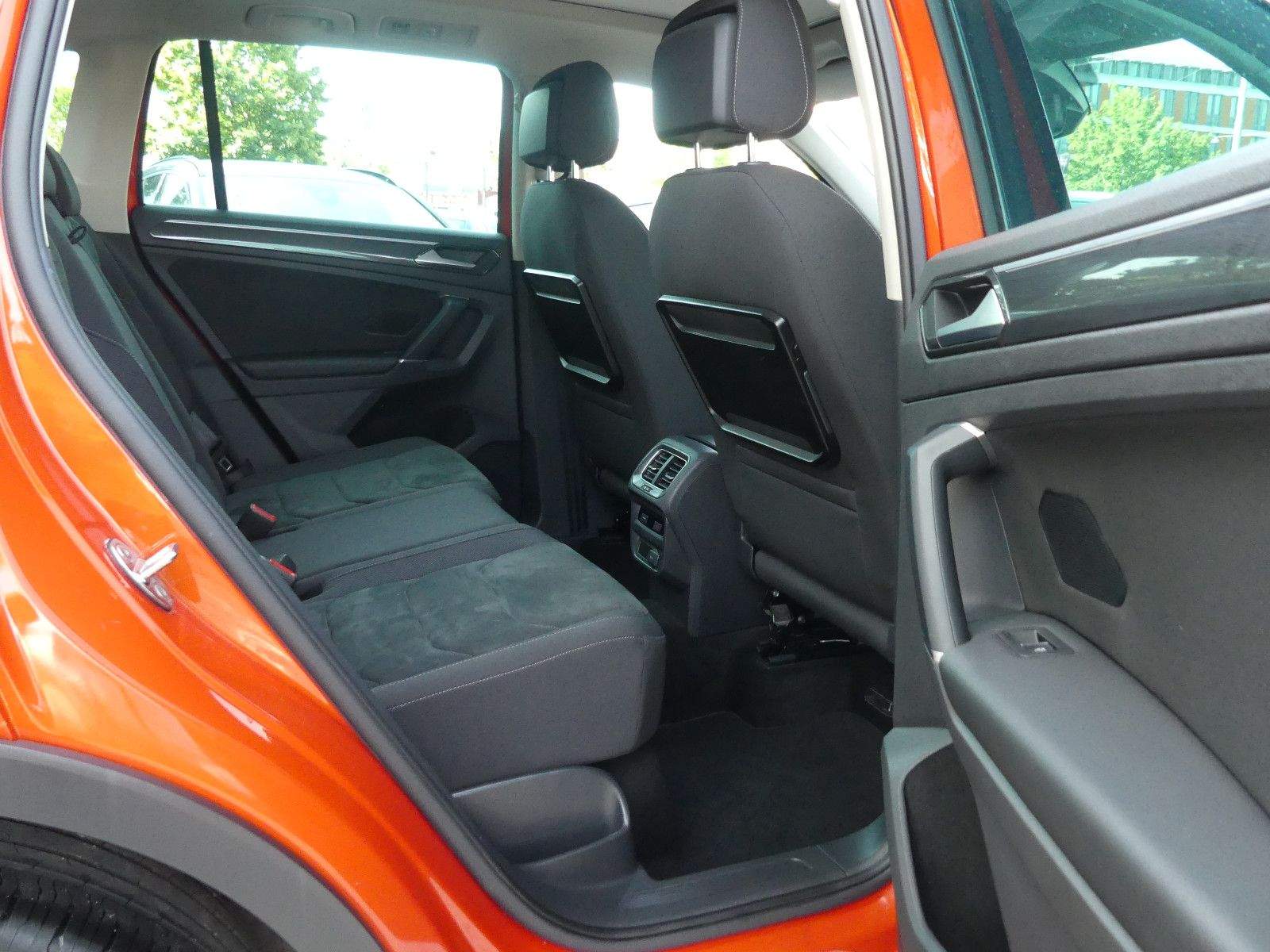 VW Tiguan Highl Offr 4M LED ACC HUD AHK Pano Standh
